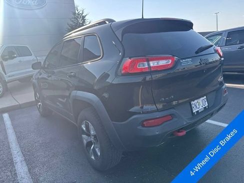 Used 2018 Jeep Cherokee Trailhawk AWD/4WD image 12