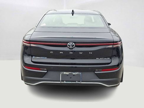Certified 2025 Toyota Crown Platinum image 7