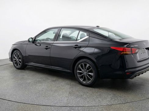 Used 2025 Nissan Altima 2.5 SV image 6