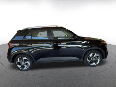 Used 2025 Hyundai Venue SEL FWD image 16