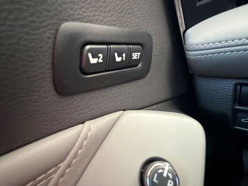 Used 2020 Toyota Avalon Limited w/ Advanced Safety Package FWD image 32
