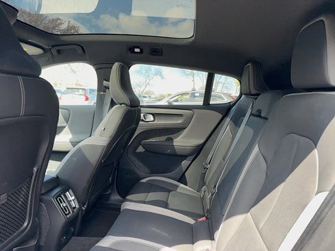 Certified 2023 Volvo C40 Recharge Core image 12