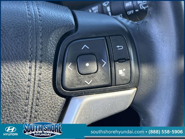 Used 2016 Toyota Highlander XLE AWD/4WD image 25