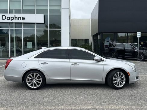 Used 2016 Cadillac XTS Luxury image 4