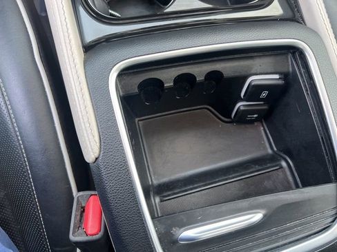 Used 2023 Chrysler Pacifica Limited image 36