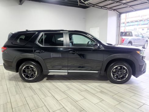 Used 2025 Honda Pilot EX-L image 6