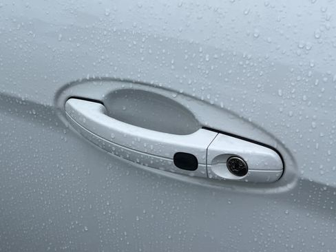 Used 2013 Ford C-MAX Energi SEL image 19