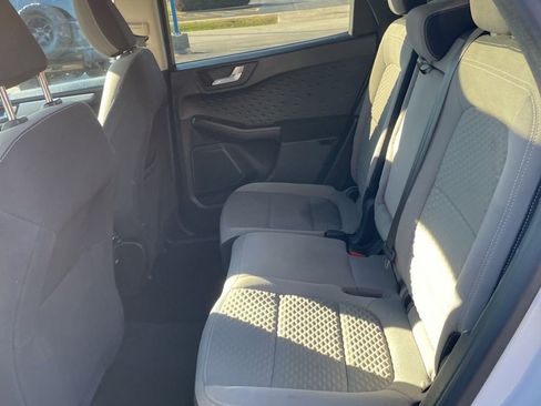 Used 2020 Ford Escape SE image 12