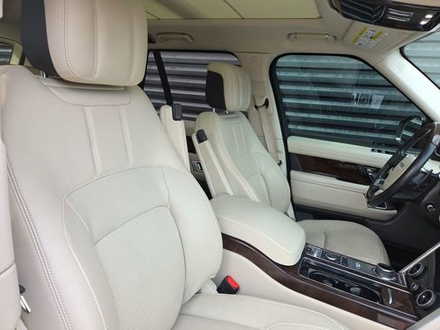 Used 2019 Land Rover Range Rover HSE image 18