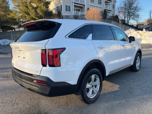 Used 2023 Kia Sorento LX image 5