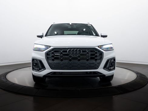 Certified 2024 Audi Q5 e Premium Plus image 3