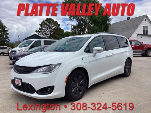 Used 2020 Chrysler Pacifica Limited w/ Advanced Safetytec Group image 1