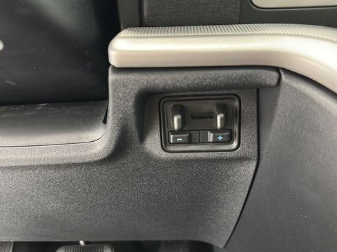 Used 2025 Ford Expedition Active AWD/4WD image 23