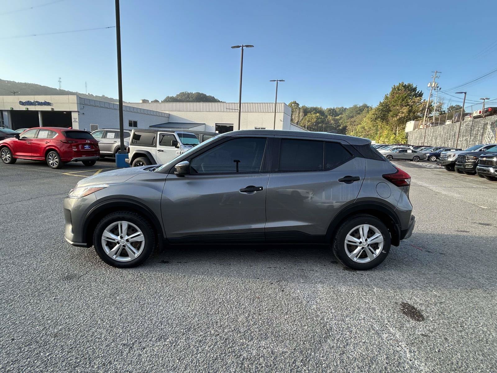 Used 2022 Nissan Kicks S FWD image 4