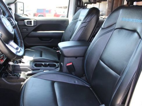 Used 2021 Jeep Wrangler Unlimited Rubicon 4xe w/ Cold Weather Group AWD/4WD image 39
