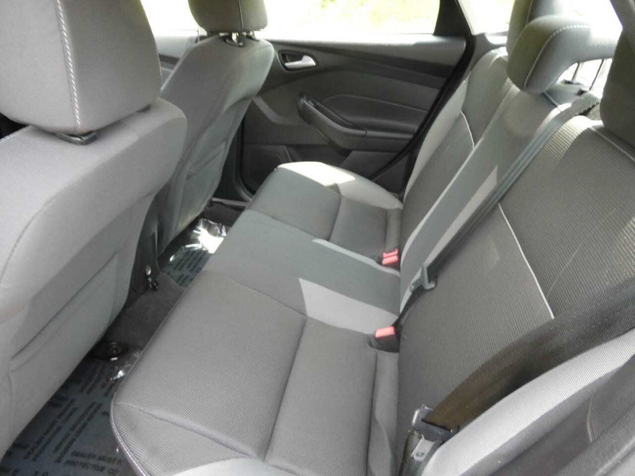 Used 2014 Ford Focus SE w/ Interior Protection Package FWD image 17