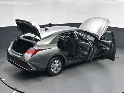 New 2026 Hyundai Elantra SE image 27