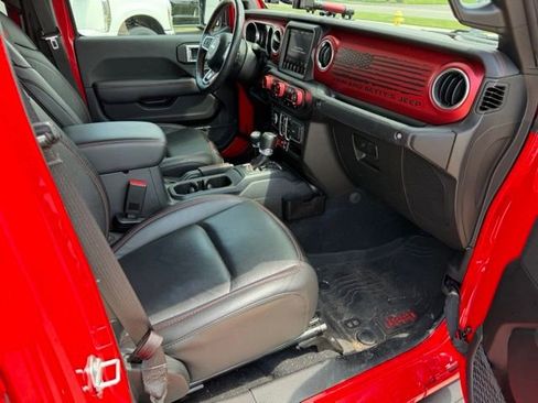 Used 2023 Jeep Gladiator Rubicon w/ Cold Weather Group AWD/4WD image 16