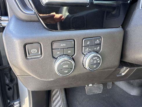 Used 2025 GMC Sierra 1500 SLT AWD/4WD image 27