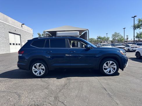 Used 2021 Volkswagen Atlas SE w/ Panoramic Sunroof Package FWD image 2