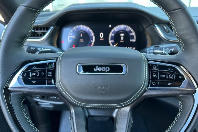Used 2025 Jeep Grand Cherokee Overland w/ Adv Protech Group III AWD/4WD image 27