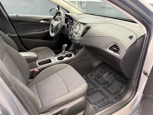 Used 2018 Chevrolet Cruze LT w/ Convenience Package FWD image 67