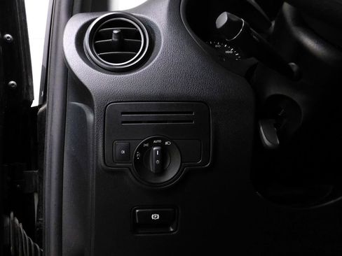 Used 2019 Mercedes-Benz Metris Passenger image 41