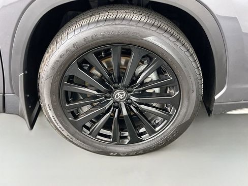Used 2025 Toyota Highlander Limited AWD/4WD image 41