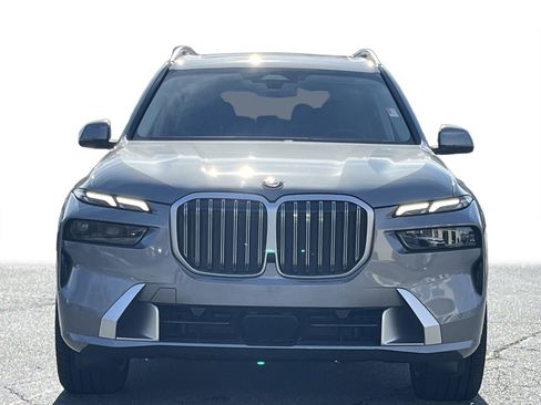 Used 2025 BMW X7 xDrive40i w/ Parking Assistance Package image 29