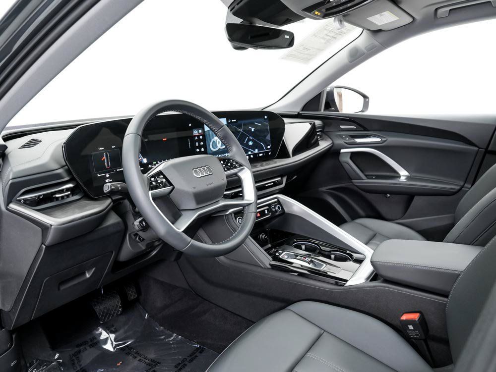 Used 2025 Audi Q5 Premium Plus w/ Premium Plus AWD/4WD image 4