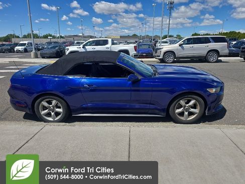 Used 2016 Ford Mustang Convertible RWD image 9