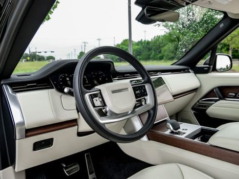 Used 2024 Land Rover Range Rover SE AWD/4WD image 2