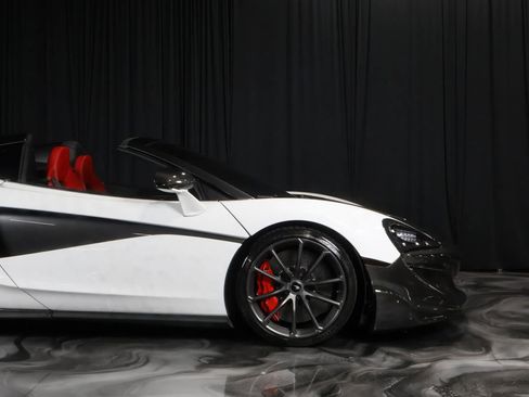 Used 2019 McLaren 570S Spider image 12