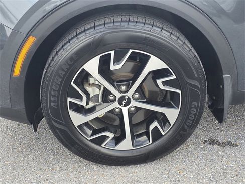 Used 2024 Kia Sportage EX image 9