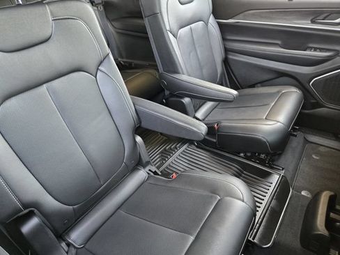 Used 2023 Jeep Grand Cherokee L Limited w/ Luxury Tech Group II RWD image 28