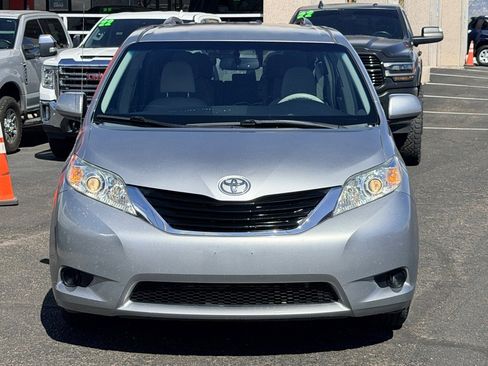 Used 2012 Toyota Sienna LE image 25