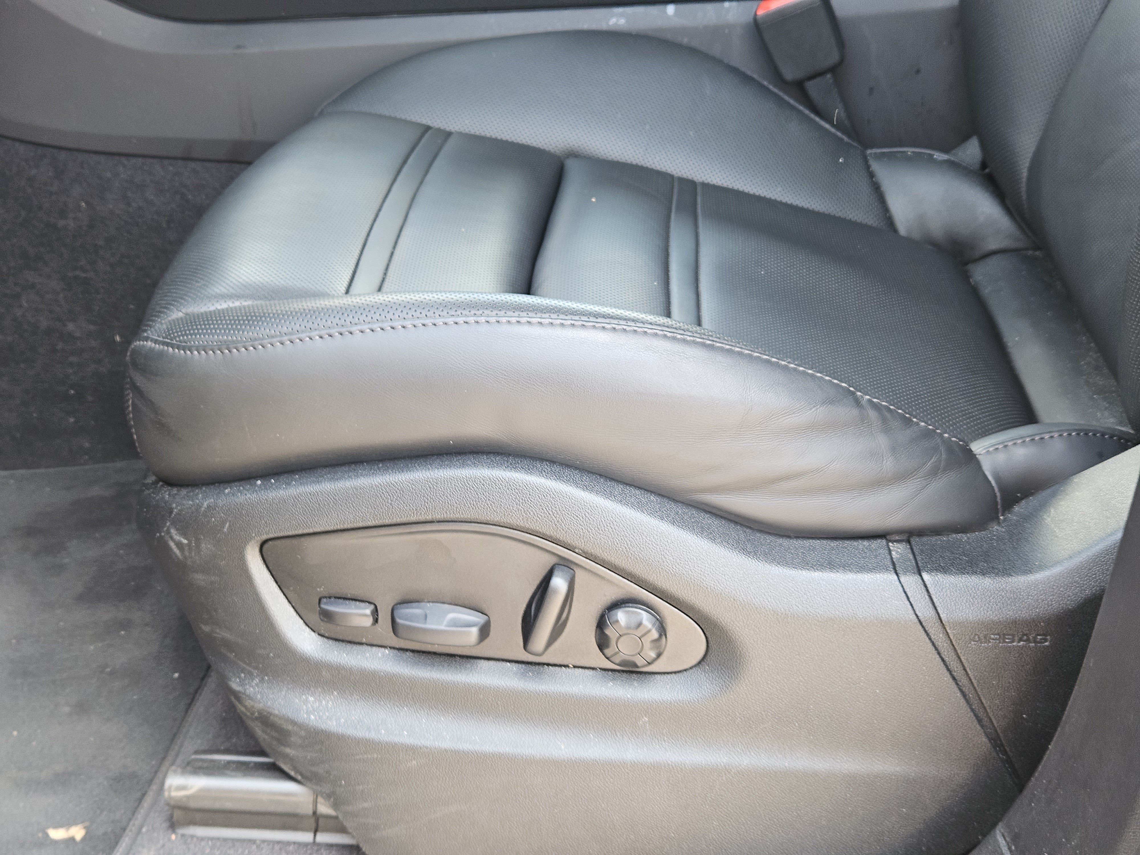 Certified 2024 Porsche Cayenne Coupe AWD/4WD image 24