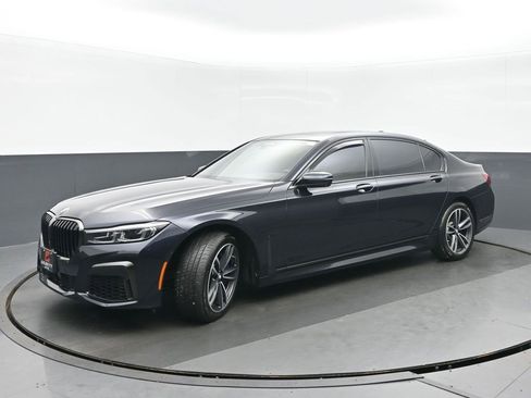 Used 2022 BMW 750i xDrive w/ Luxury Rear Seating Package image 7