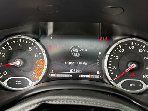 Used 2019 Jeep Renegade Altitude w/ UConnect 8.4 Nav Group AWD/4WD image 32