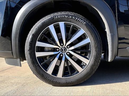 Used 2024 Nissan Pathfinder Platinum w/ Cargo Package image 10