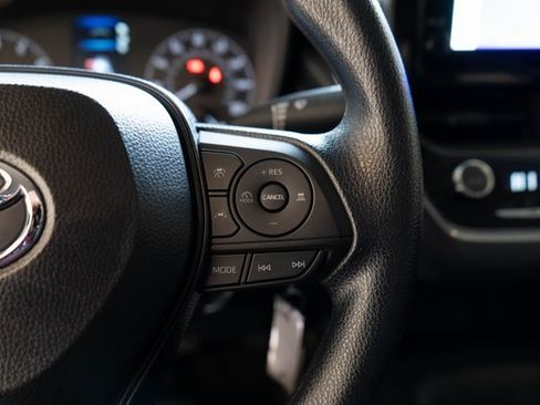 Used 2025 Toyota Corolla LE image 20