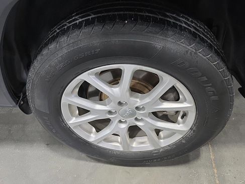 Used 2018 Jeep Cherokee Latitude w/ Cold Weather Group image 20