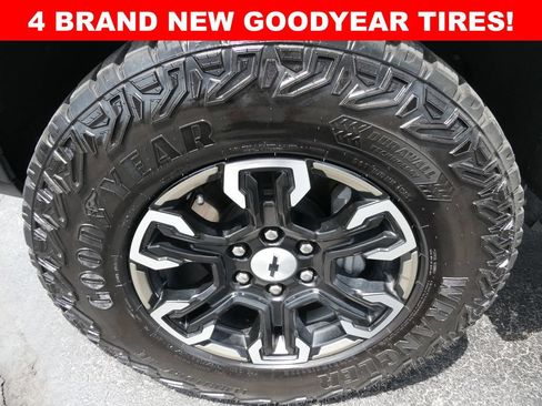 Used 2024 Chevrolet Silverado 1500 ZR2 w/ Technology Package AWD/4WD image 4