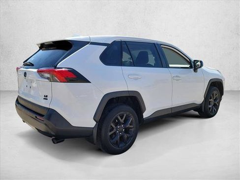 Used 2022 Toyota RAV4 LE AWD/4WD image 5