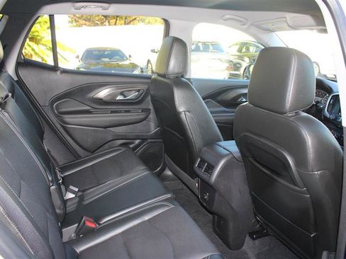 Used 2024 GMC Terrain SLT image 14