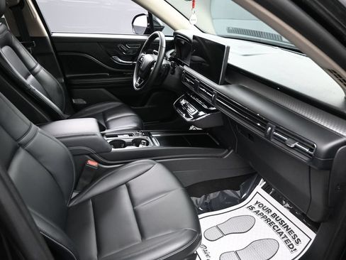 Used 2025 Lincoln Corsair AWD image 29