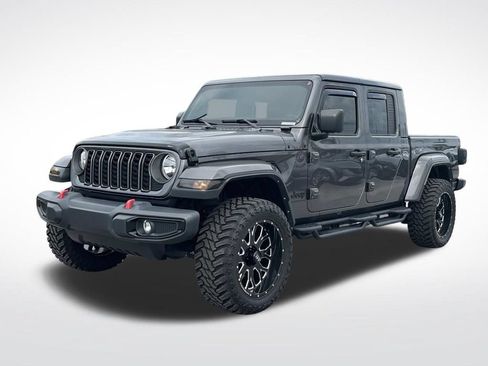 Used 2025 Jeep Gladiator Sport AWD/4WD image 2
