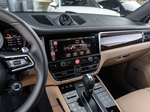Certified 2026 Porsche Macan S AWD/4WD image 27