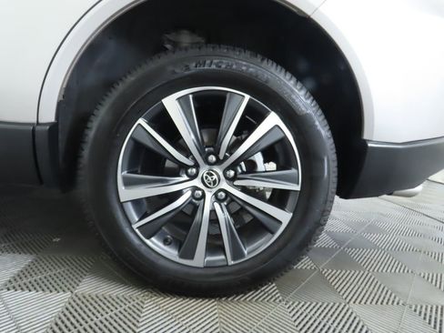 Used 2021 Toyota Venza LE image 31