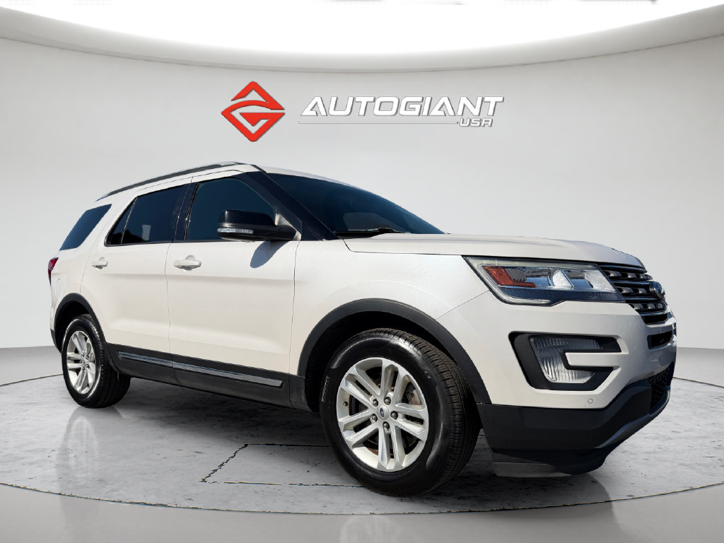 Used 2017 Ford Explorer XLT w/ Equipment Group 202A FWD image 10